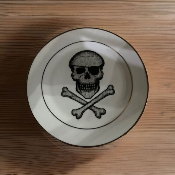 Pottery Barn Skeleton Crew Skull & Crossbones Appetizer Plate 7.25" halloween - Picture 3 of 4